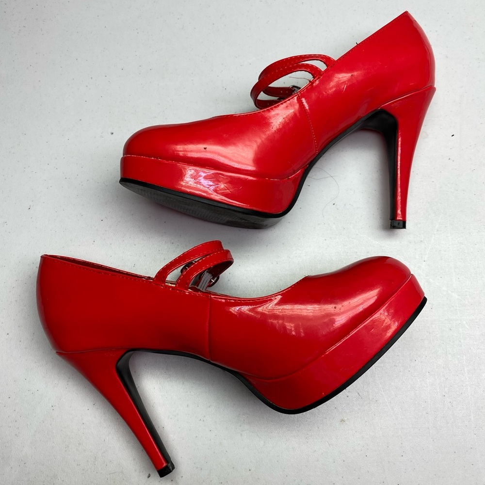 RED Platform Pleasers, M (7-8) Spring Sale